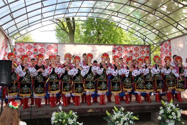 Народний ансамбль із Дніпропетровська присвятив свій виступ нашим матерям